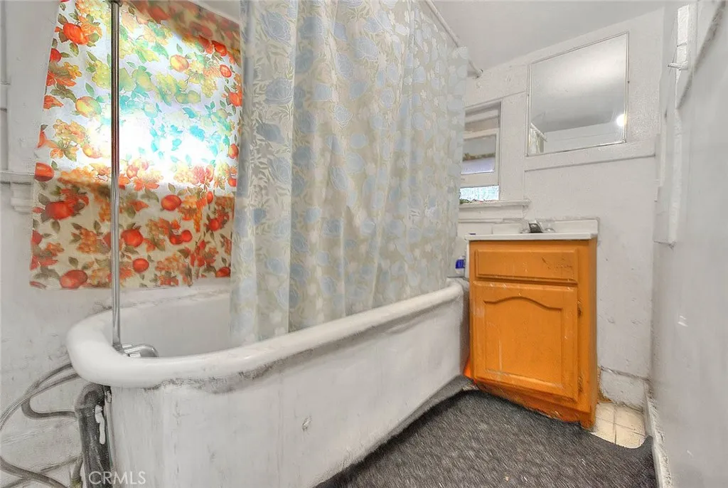 Los Angeles, California 90042, United States, ,Residential,Active,247625