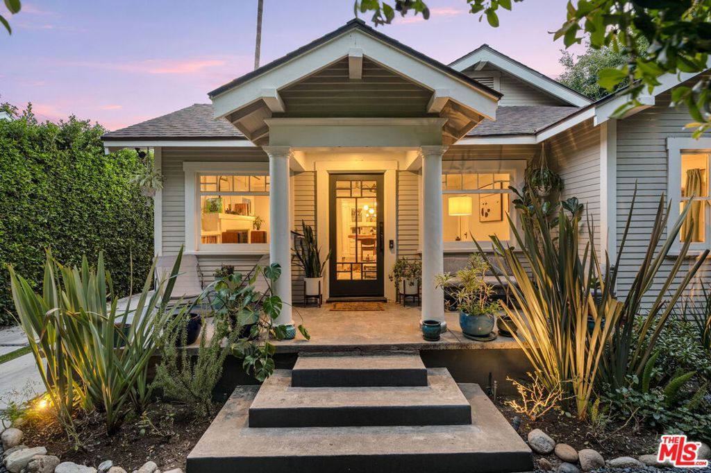 Photo of 7030 De Longpre Avenue, Los Angeles, CA 90028 (MLS # 26643341)