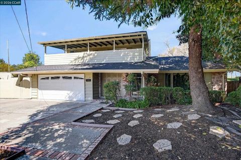 Photo of 27 Milburn Court Ct, San Ramon, CA 94583 (MLS # 41128421)