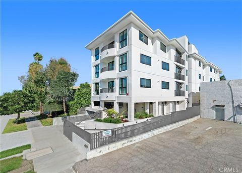 Photo of 4214 Fulton Avenue #401, Studio City, CA 91604 (MLS # SR26060415)
