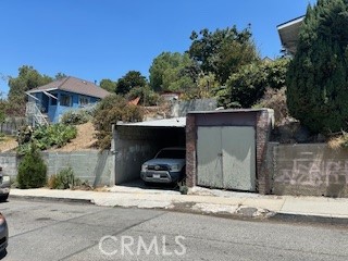 Uphill property about 5 ft from the street level with an awesome view to the ocean and 180 degrees thru many cities in the area including: Santa Monica miracle mile, Culver city downtown Downey and Montebello and Malibu on a clear day, access thru 1937 Delta St.
Prefer to sell concurrently with 1937 Delta St Single family home by the same seller.