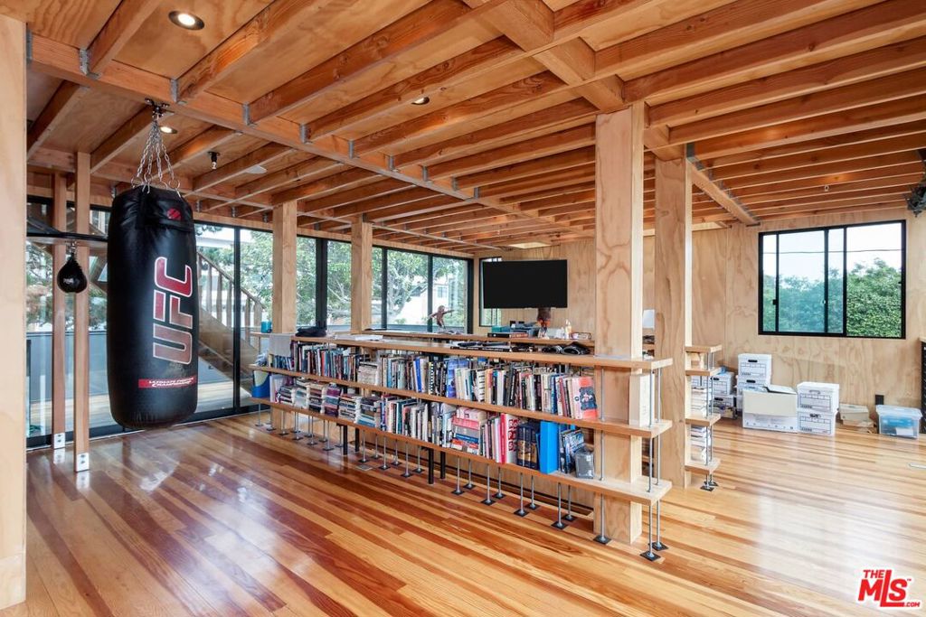 2460 Beverley Avenue, Santa Monica CA 90405