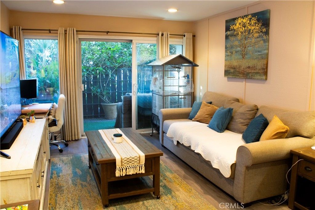 Photo of 18645 Hatteras St #186, Tarzana, CA 91356 (MLS # SR26037886)