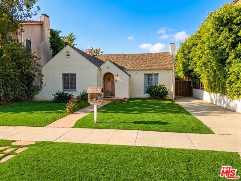 Photo of 327 N Croft Avenue, Los Angeles, CA 90048 (MLS # 26993331)