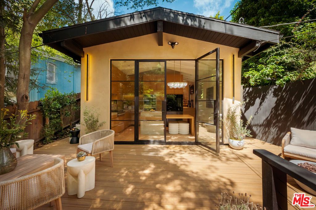 Photo of 8631 Lookout Mountain Avenue, Los Angeles, CA 90046 (MLS # 26738225)