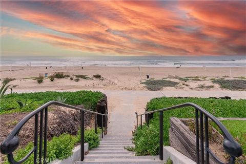 Photo of 2420 The Strand, Manhattan Beach, CA 90266 (MLS # SB26028112)
