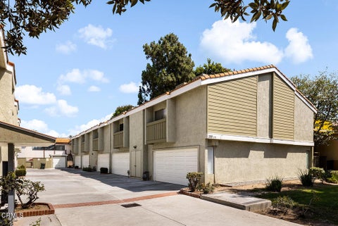 Photo of 300 S Mentor Avenue #8, Pasadena, CA 91106 (MLS # P1-28648)