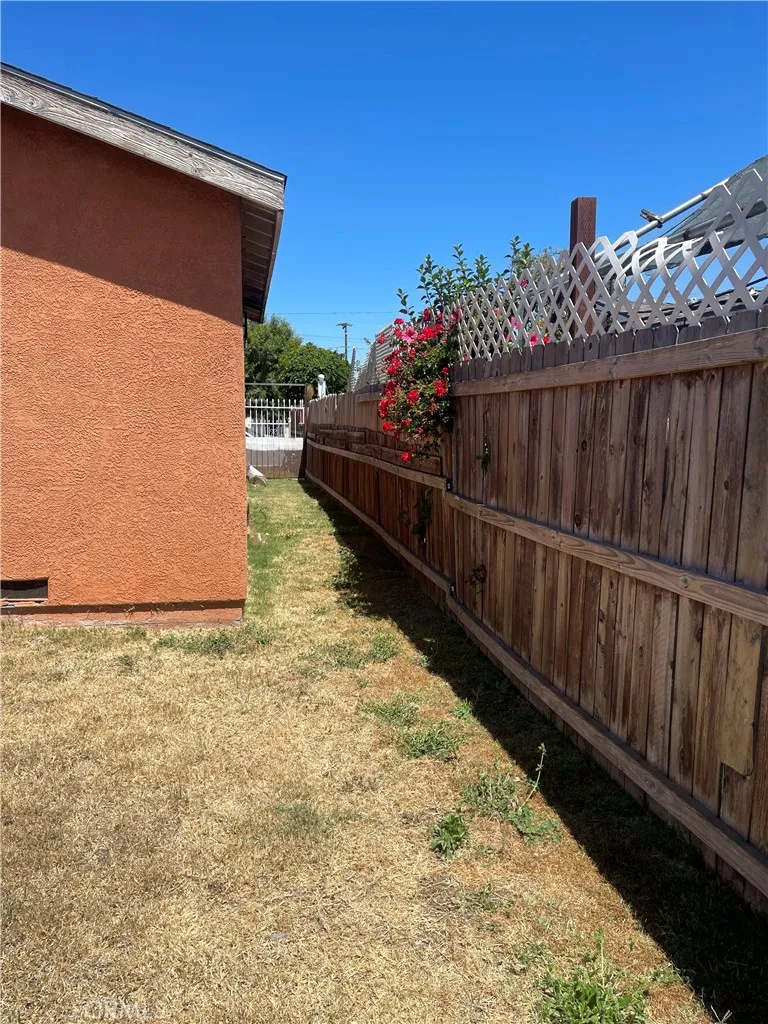 Compton, California 90220, United States, 3 Bedrooms Bedrooms, ,2 BathroomsBathrooms,Residential,Pending,180154