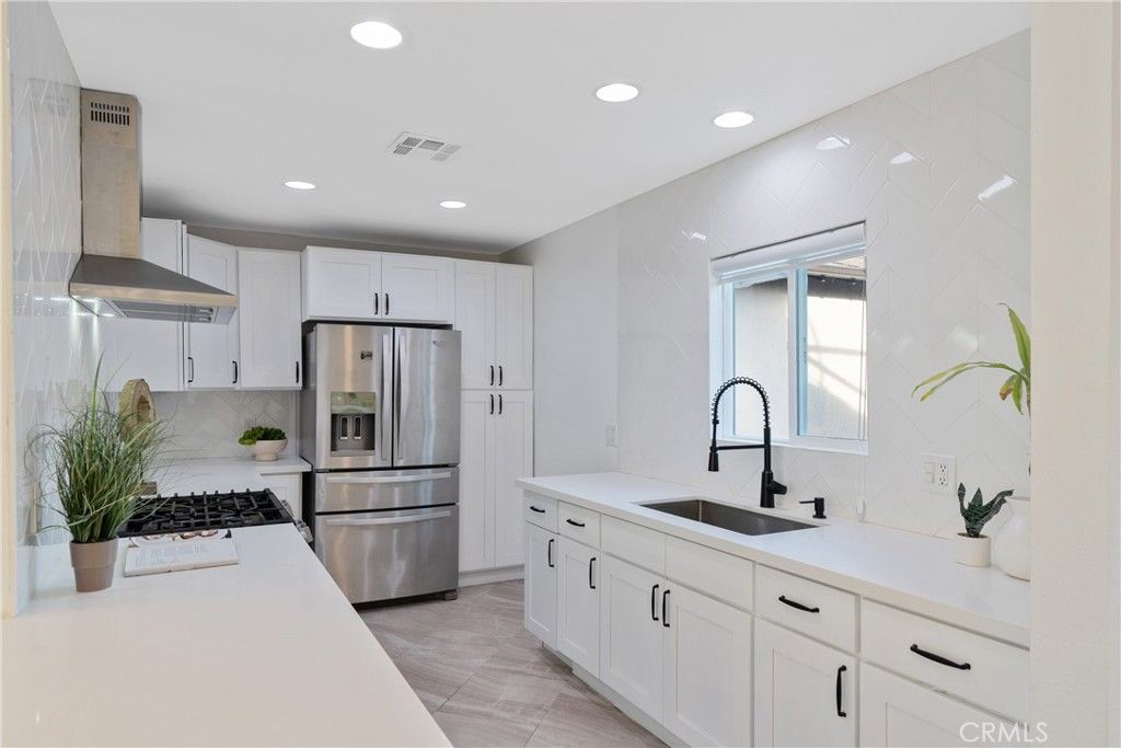 Photo of 8450 Calvin Avenue, Northridge, CA 91324 (MLS # GD25201134)
