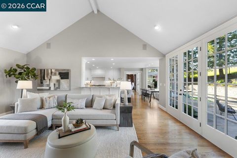 Photo of 10 Crownridge Dr, Danville, CA 94506 (MLS # 41124339)