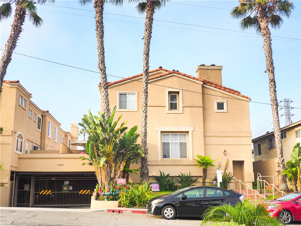 Beautiful and unique tri-level townhome located right at the prime northeast corner of the town. Walking distance to El Segundo Recreation Parks, schools, and the eateries on PCH. It features 3 bedrooms and 2.5 bathrooms with the perfect blend of comfort, convenience, and modern style. Bright living room with fireplace on first level, kitchen, family room + patio, dining area, and a half bath on the 2nd level. Upper level has a main bedroom with a walk-in closet, fireplace, and a full bath, two other bedrooms with a full bathroom and a laundry closet conveniently tucked in the hallway. Owner remodeled the kitchen and bathrooms in 2017. Gated subterranean parking has two reserved side-by-side spots.