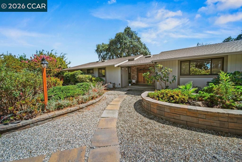 Photo of 555 Kismet Ct CT, Walnut Creek, CA 94597 (MLS # 41147672)