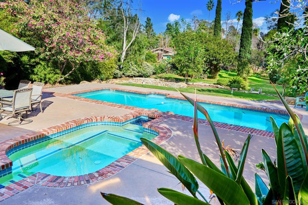 10155 Vista De La Cruz