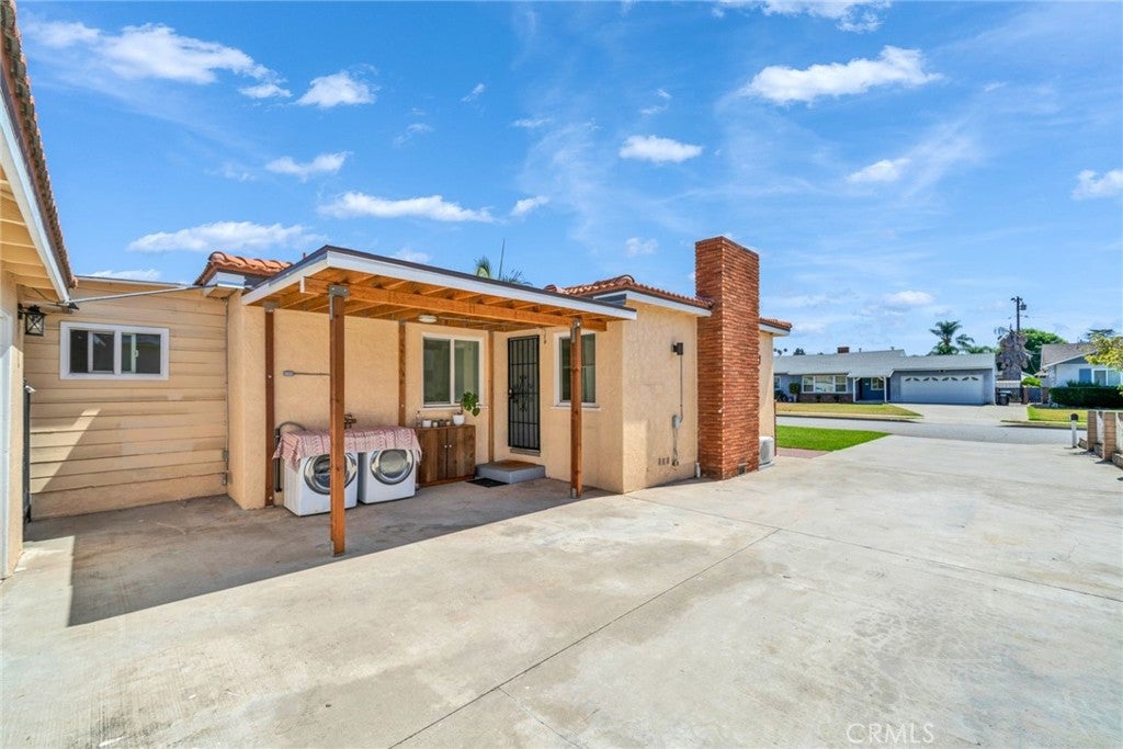 541 N Osborn Ave