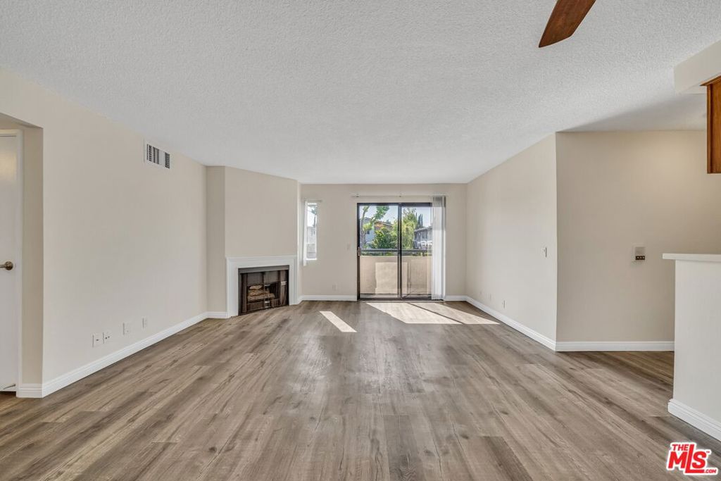 Light & Bright Large remodeled one bedroom CORNER UNIT in a secured gated building. Kitchen has quartz countertops. The living room has a fireplace and patio.. Huge master bedroom with an extra large walk-in closet and spacious 2nd patio. Wood laminate floor throughout. Central-AC and extra closet space in the unit. One parking spot in a gated garage. This is a small 10 unit building in the heart of Valley Glen in Van Nuys. PET FRIENDLY.