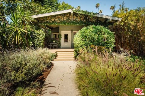 Photo of 1401 N Coronado Street, Los Angeles, CA 90026 (MLS # 26827425)