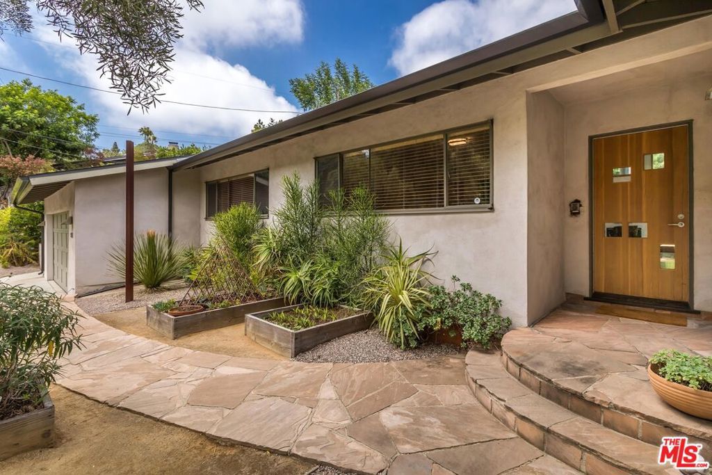 Photo of 8631 Allenwood Road, Los Angeles, CA 90046 (MLS # 25583841)