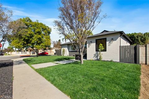 Photo of 7358 Paso Robles ave, Lake Balboa, CA 91406 (MLS # DW26035403)