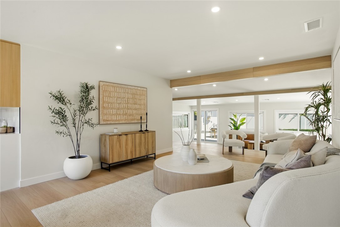 7358 Paso Robles ave