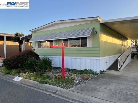 Photo of 4141 Deep Creek Rd, Fremont, CA 94555 (MLS # 41126893)