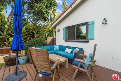 Photo of 2464 Glyndon Avenue, Venice, CA 90291 (MLS # 25605627) Photo of 2464 Glyndon Avenue, Venice, CA 90291 (MLS # 25605627)