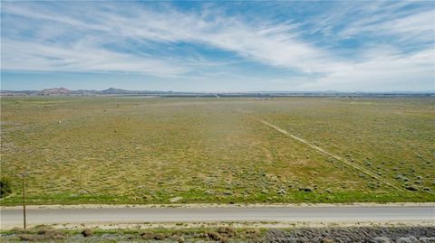 Photo of 0 Dinkey, Rosamond, CA 93560 (MLS # MC25177414)