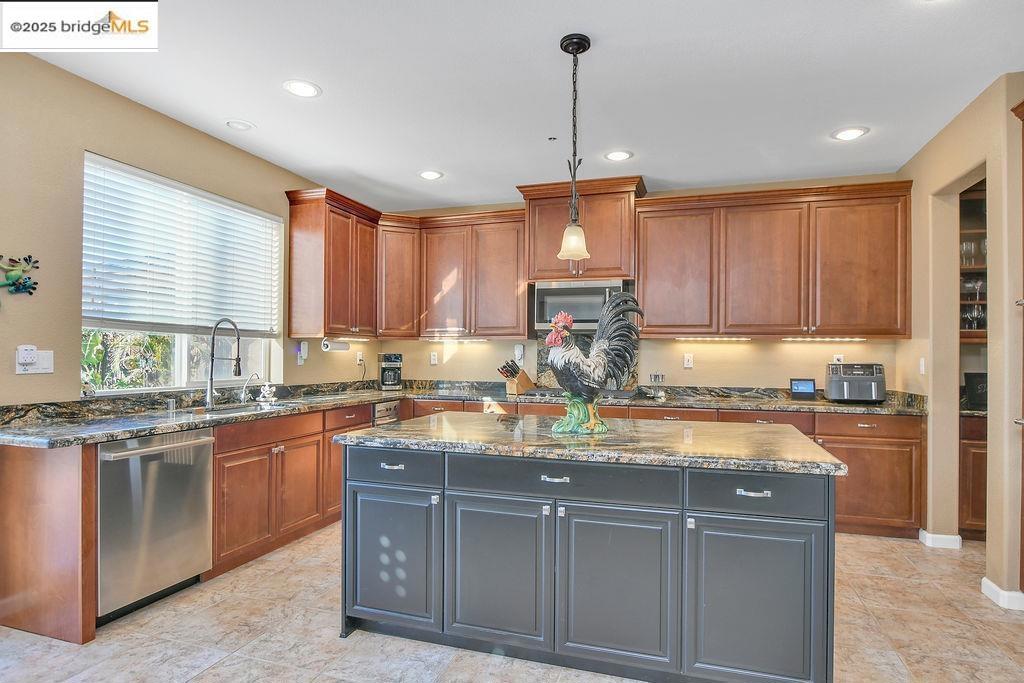 BRENTWOOD - Residential