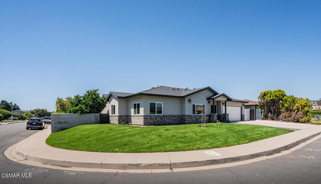 817 N Calle La Sombra