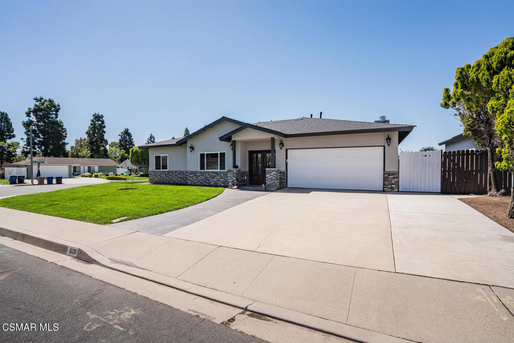 817 N Calle La Sombra