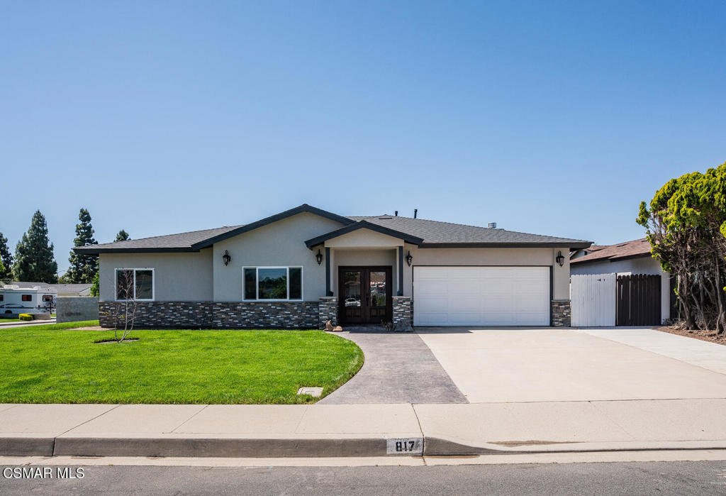 817 N Calle La Sombra