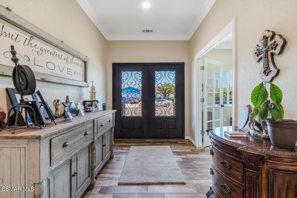 817 N Calle La Sombra