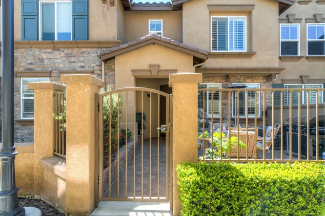This inviting Revenna townhome features a fabulous floor plan with 3 BRs, 2.5 BAs + loft. Enjoy the perfect San Diego weather on the spacious front patio. Come inside and entertain in the wonderfully upgraded kitchen - complete with granite countertops, stainless steel appliances + plenty of storage/cabinet space. You'll love the tile flooring throughout the family room, kitchen, dining area & downstairs bathroom. Each BR offers ample space and both BAs are finished w/ beautiful tile. Don't miss this gem! Neighborhoods: 4S Ranch Equipment: Dryer,Garage Door Opener, Range/Oven, Washer Other Fees: 85 Sewer: Sewer Connected Topography: LL