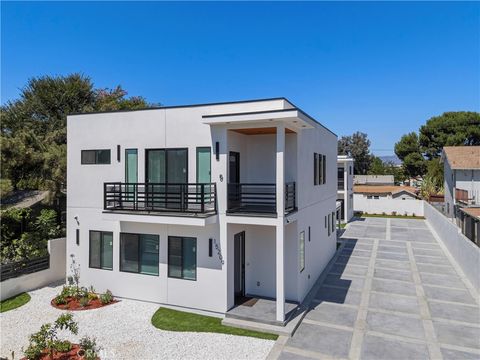 Photo of 15209 Cohasset St, Van Nuys, CA 91405 (MLS # SR26116698)