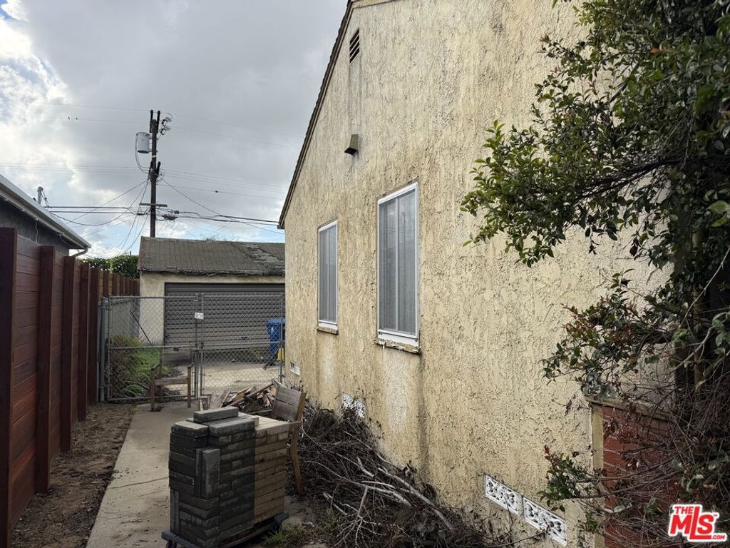 Photo of 6456 W 87th Street, Los Angeles, CA 90045 (MLS # 26638457)