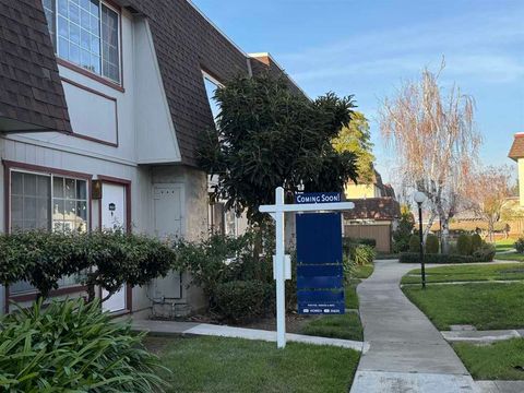 Photo of 34132 Aberdeen Ter Ter, Fremont, CA 94555 (MLS # 41122248)