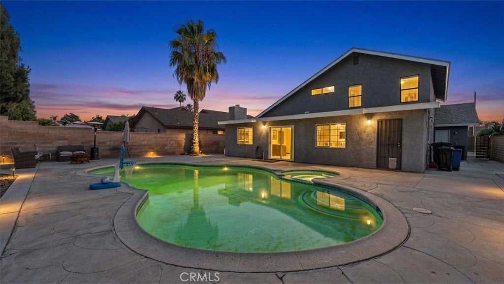 1445 E Bermuda Dunes