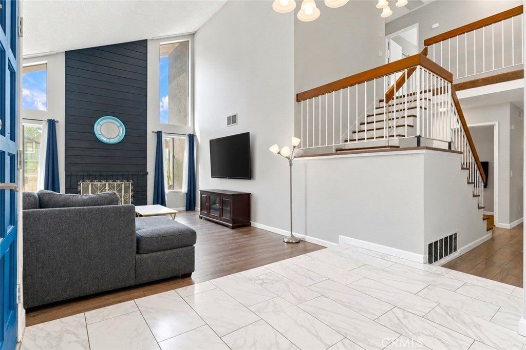 1445 E Bermuda Dunes