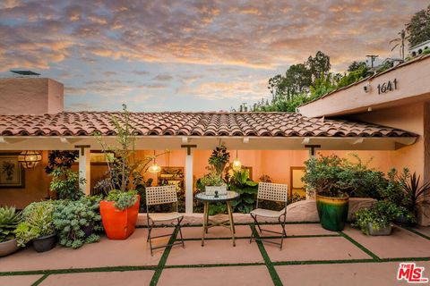 Photo of 1641 N Crescent Heights Boulevard, Los Angeles, CA 90069 (MLS # 25621095)