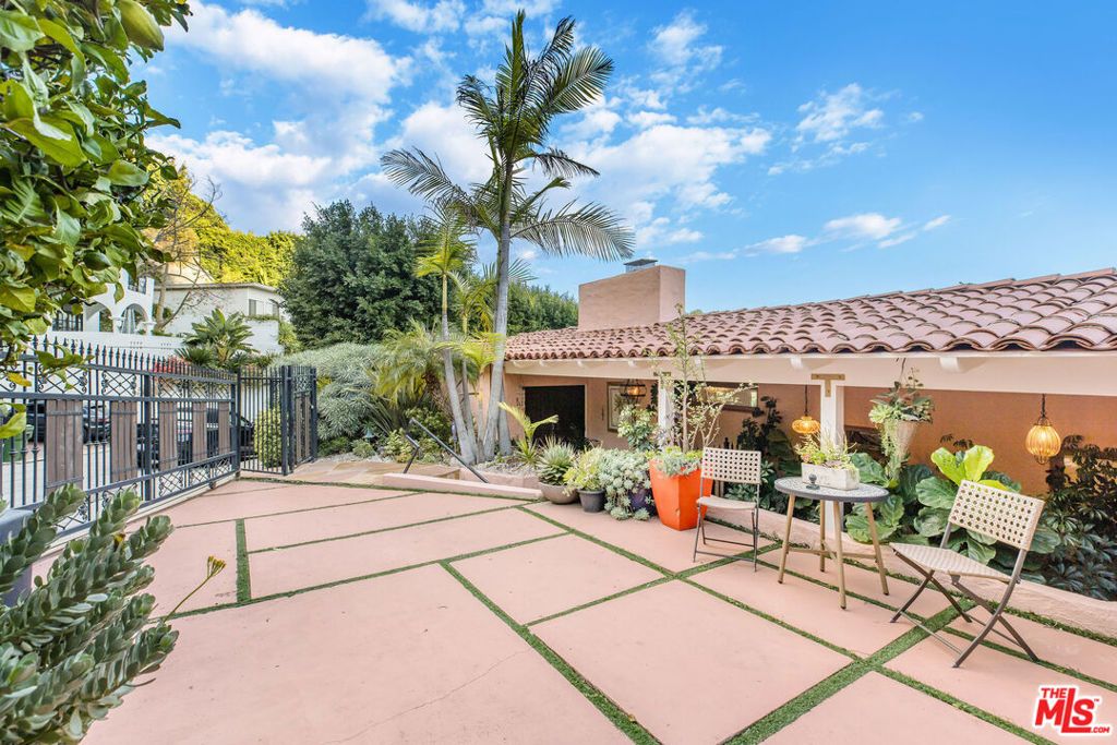 Photo of 1641 N Crescent Heights Boulevard, Los Angeles, CA 90069 (MLS # 25621095)