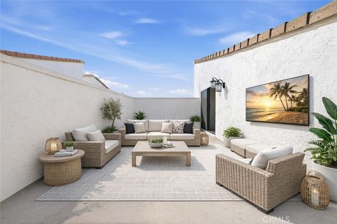 Photo of 5310 Zelzah Avenue #302, Encino, CA 91316 (MLS # SR26054398)