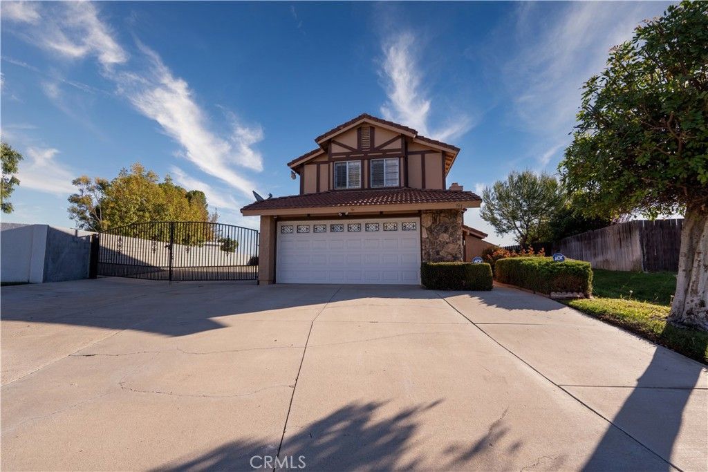 Photo of 761 Kingfisher Ct, Corona, CA 92879 (MLS # CV25242750)