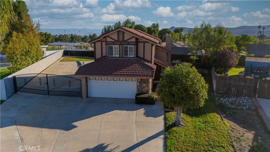 Photo of 761 Kingfisher Ct, Corona, CA 92879 (MLS # CV25242750)