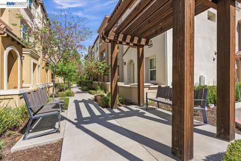 Photo of 730 Amalfi Loop, Milpitas, CA 95035 (MLS # 41128834)