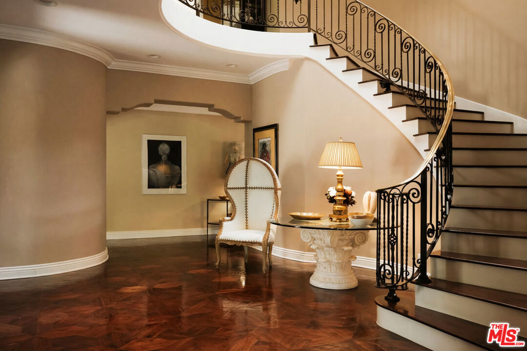 2700 Benedict Canyon Drive