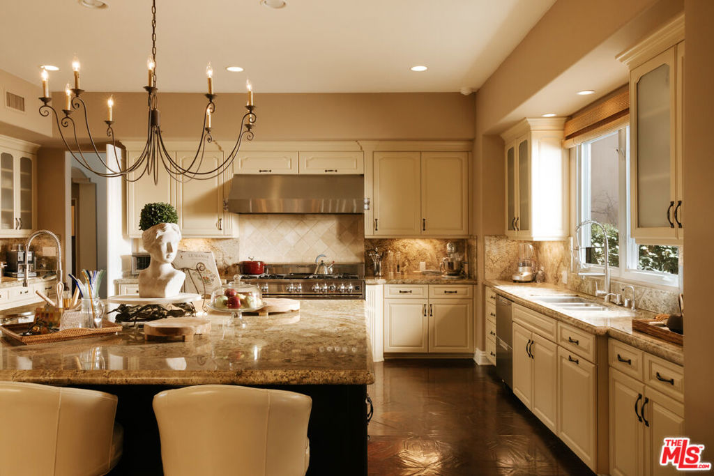 2700 Benedict Canyon Drive