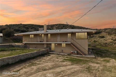 Photo of 47078 Kings Canyon Rd, Lancaster, CA 93536 (MLS # DW26036857)