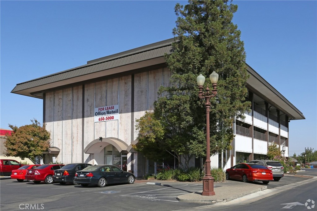 4270 N Blackstone