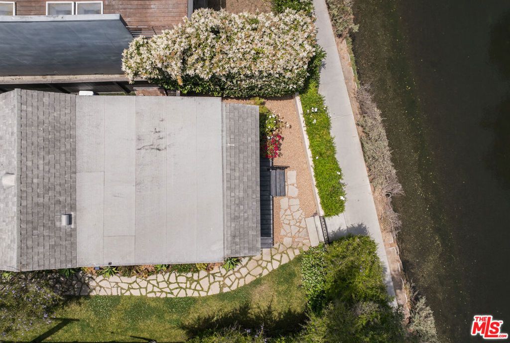 Photo of 3003 Grand Canal, Venice, CA 90291 (MLS # 25607419)