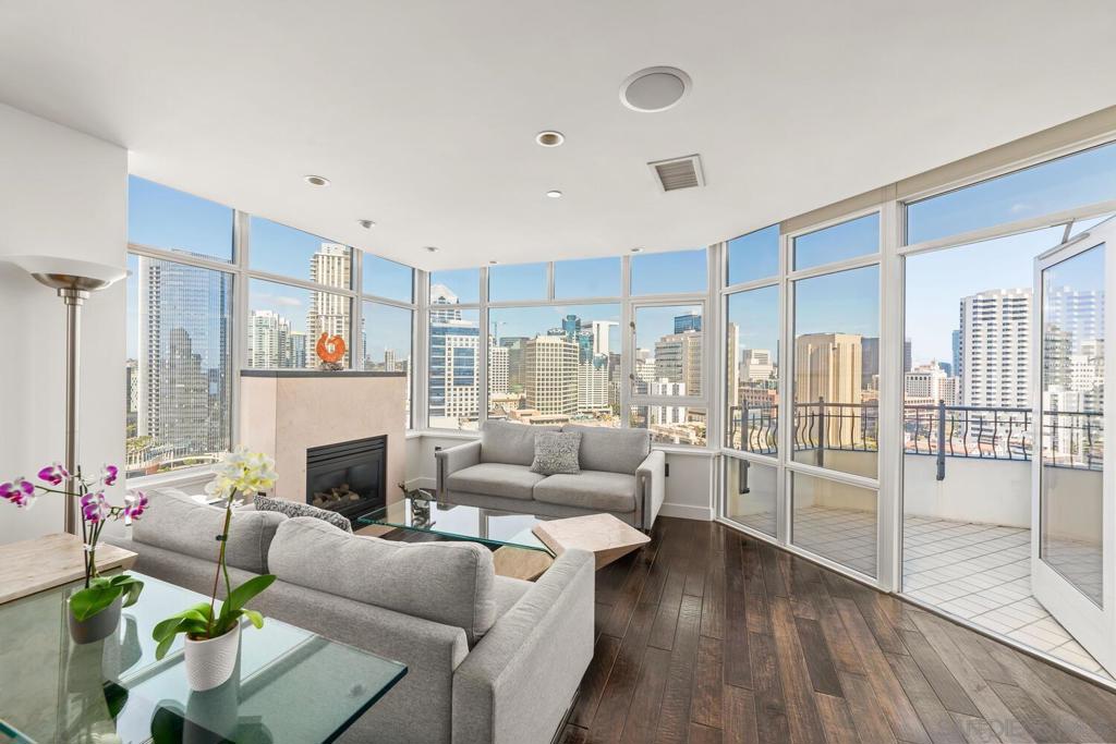 700 W Harbor 2101