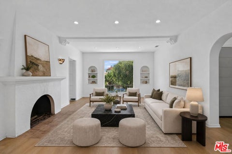Photo of 900 S Wooster Street #2, Los Angeles, CA 90035 (MLS # 26991237)